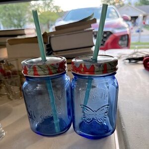 Two mason jars with straw and lid